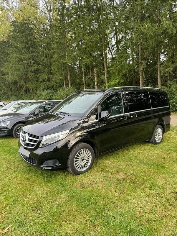 Schwarz Gebraucht 2019 Mercedes V250 Avantgarde Edition Van / Kleinbus | 47.850 € - Bild 1/4