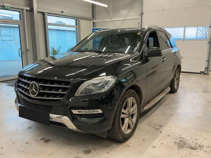 Schwarz Gebraucht 2012 Mercedes ML350 SUV | 18.999 € (Fairer Preis) - Bild 1/4