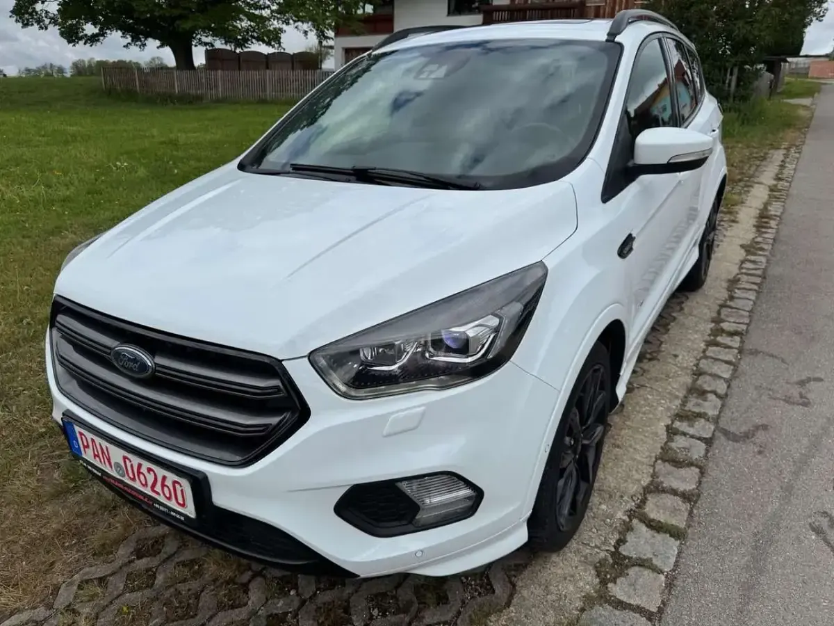 Gebraucht Ford Kuga ST-Line 242 PS (177 kW) 2018 Weiß SUV