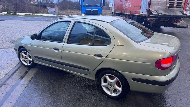 Gebraucht Renault Mégane Authentique 111 PS (81 kW) 2001 Limousine