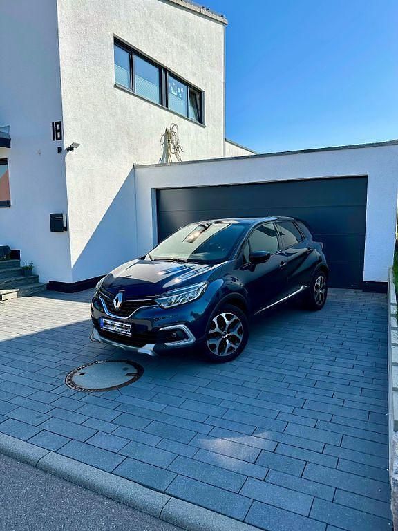 Blau Gebraucht 2018 Renault Captur Intens SUV | 11.950 € (Fairer Preis) - Bild 1/4