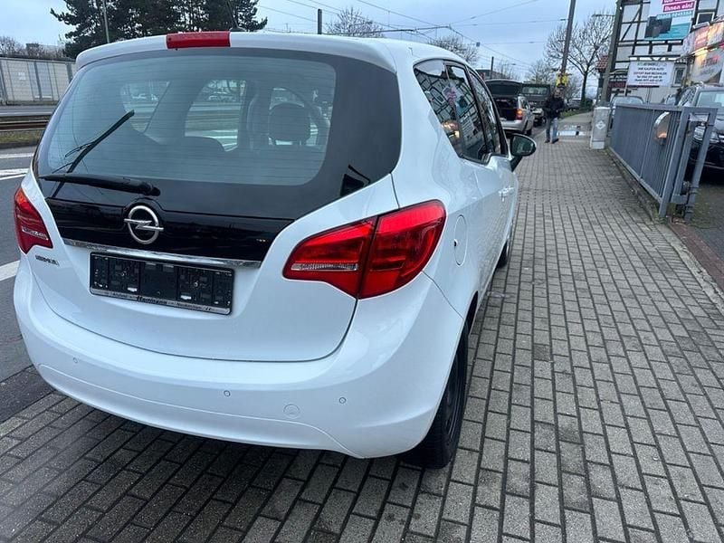 Używany Opel Meriva Active 120 KM (88 kW) 2013 Biały Minivan