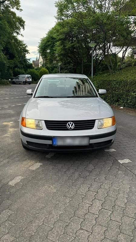 Silber Gebraucht 1997 VW Passat Limousine | 2.900 € (Teuer) - Bild 1/4