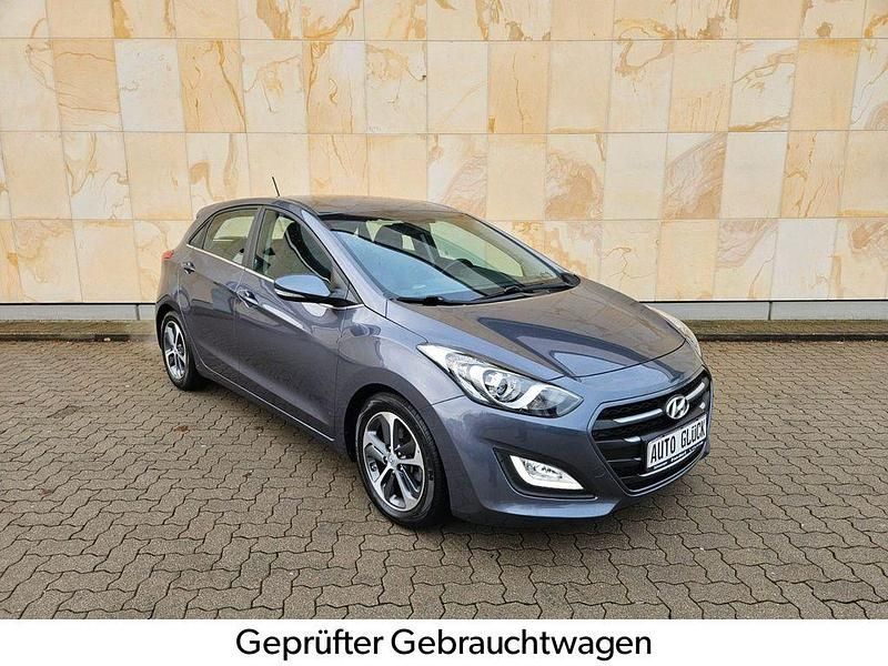 Grau Gebraucht 2016 Hyundai i30 Style Limousine | 12.490 € (Fairer Preis) - Bild 1/4
