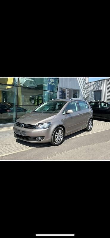 Braun Gebraucht 2009 VW Golf Plus Comfortline Van / Kleinbus | 5.200 € (Etwas zu teuer) - Bild 1/3