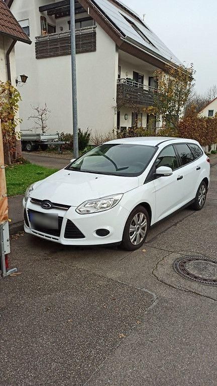 Gebraucht Ford Focus Ambiente 101 PS (74 kW) 2014 Weiß Kombi