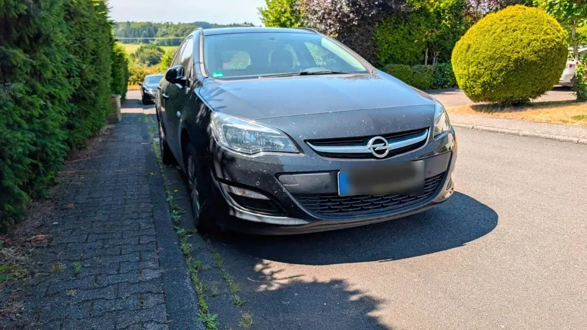 Gebraucht Opel Astra 116 PS (85 kW) 2015 Schwarz Kombi