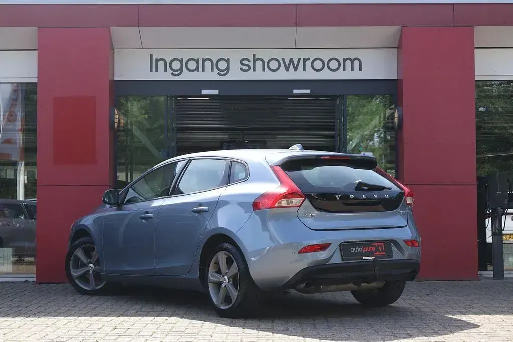 Gebraucht Volvo V40 154 PS (113 kW) 2017 Blau Limousine