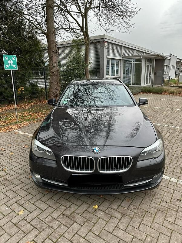 Grau Gebraucht 2014 BMW 520 Kombi | 7.500 € (Superpreis) - Bild 1/4