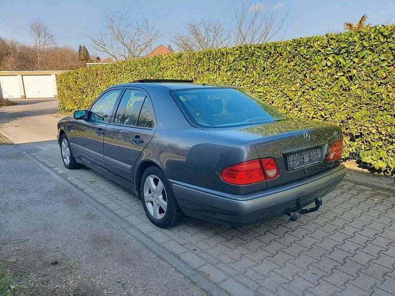Gebraucht Mercedes E280 204 PS (150 kW) 1998 Limousine