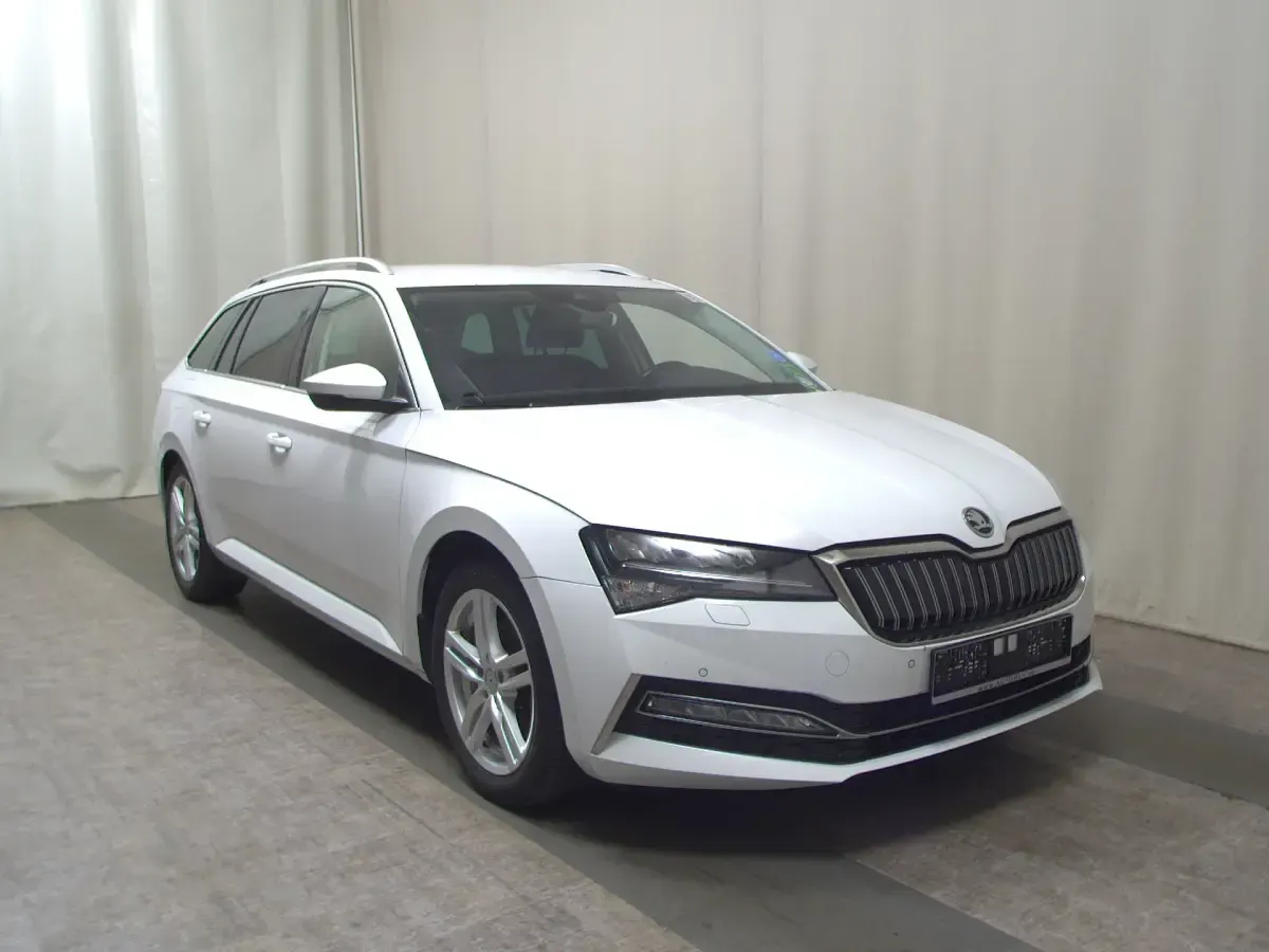 Gebraucht Skoda Superb Style 218 PS (160 kW) 2020 Weiss Kombi