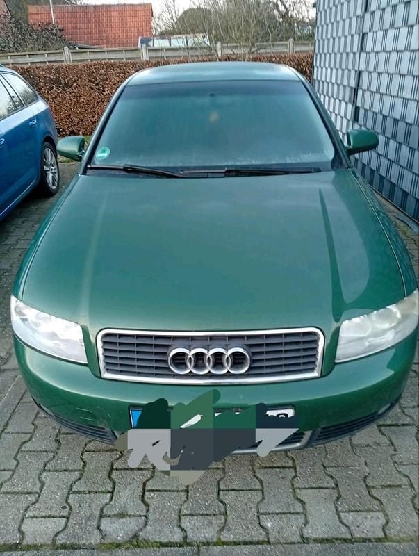 Grün Gebraucht 2001 Audi A4 Limousine | 750 € (Superpreis) - Bild 1/4