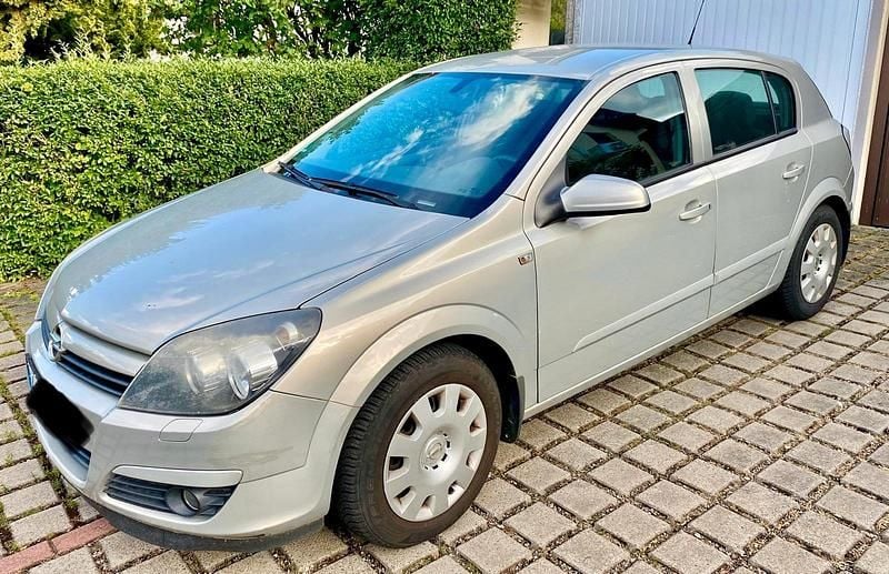 Gebraucht Opel Astra Enjoy 90 PS (66 kW) 2005 Silber Limousine