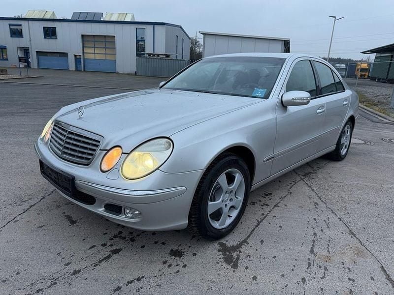 Silber Gebraucht 2004 Mercedes E240 Elegance Limousine | 3.150 € (Guter Preis) - Bild 1/4