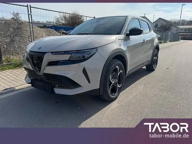 Uusi Alfa Romeo Junior 145 HP (106 kW) 2025 Harmaa Katumaasturi