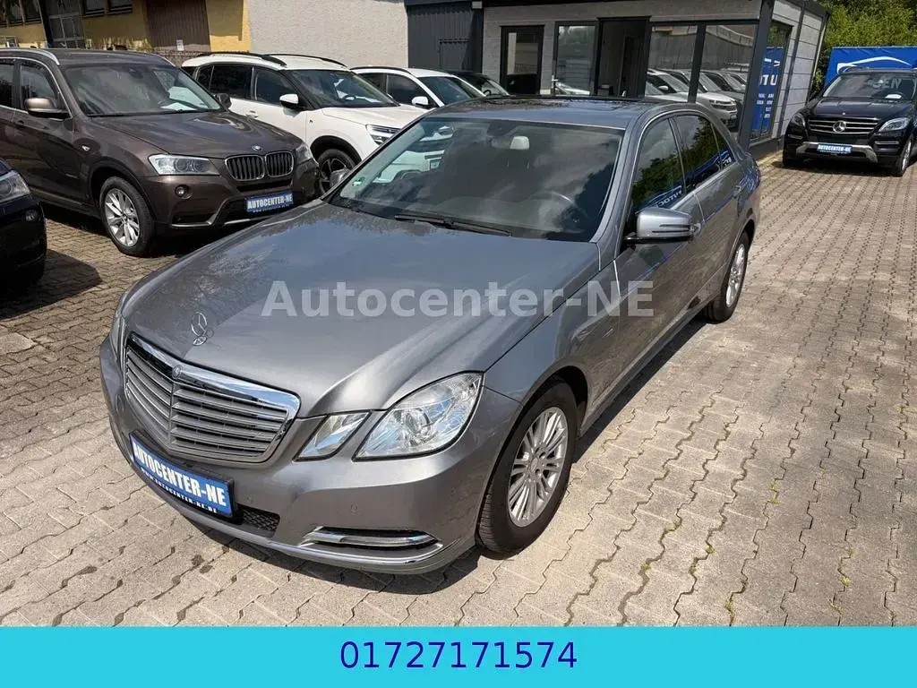 Używany Mercedes E250 204 KM (150 kW) 2012 Szary Sedan/Limuzyna