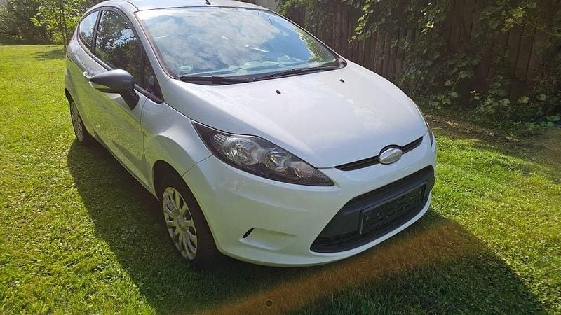 Gebraucht Ford Fiesta 60 PS (44 kW) 2009 Weiß Limousine