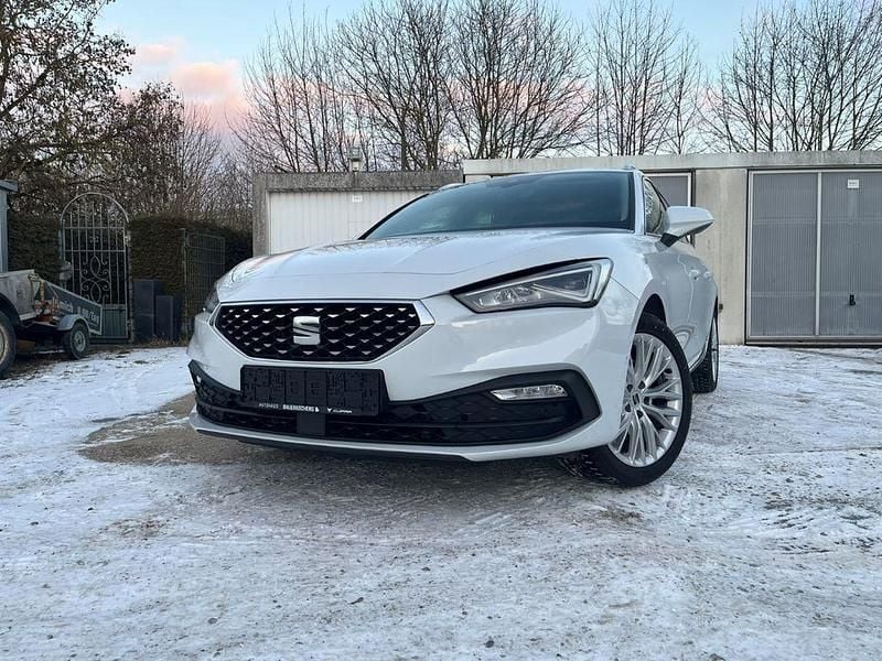 Weiß Gebraucht 2022 Seat Leon ST XCELLENCE Kombi | 17.690 € (Teuer) - Bild 1/4