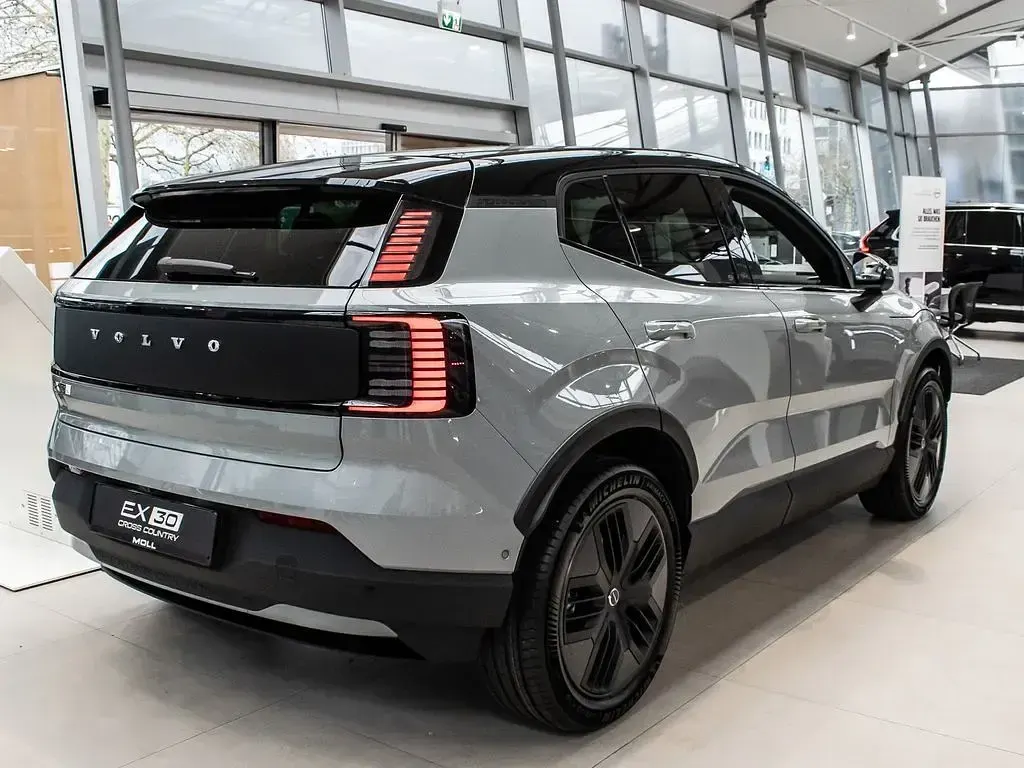 Neu Volvo EX30 CC Performance 314 kW (428 PS) 2026 Vapour grey uni SUV