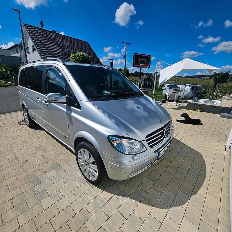 Silber Gebraucht 2005 Mercedes Viano Van / Kleinbus | 11.000 € (Teuer) - Bild 1/4