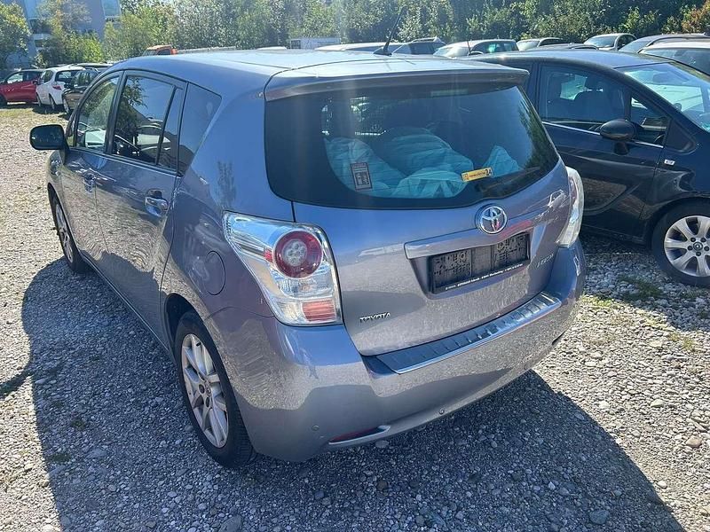 Gebraucht Toyota Verso Travel 126 PS (92 kW) 2012 Blue metallic Van / Kleinbus