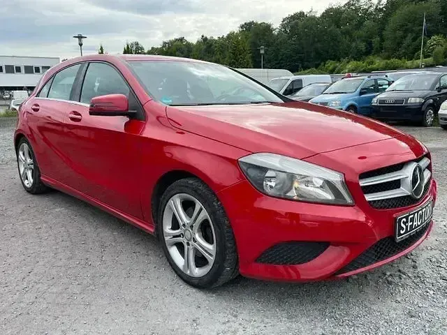 Gebraucht Mercedes A180 122 PS (89 kW) 2014 Rot Limousine