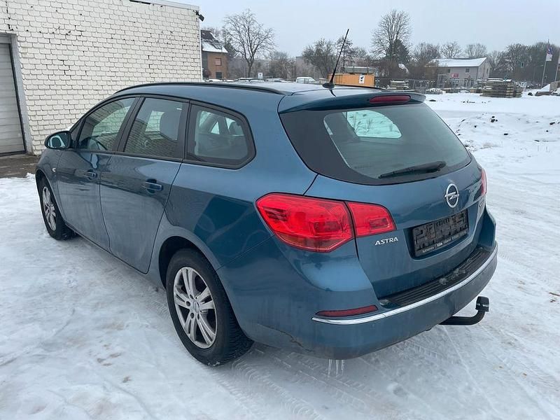 Gebraucht Opel Astra Edition 110 PS (80 kW) 2013 Blau Kombi