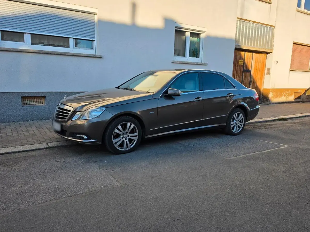 Gebraucht Mercedes E350 Elegance 231 PS (169 kW) 2010 Grau Limousine