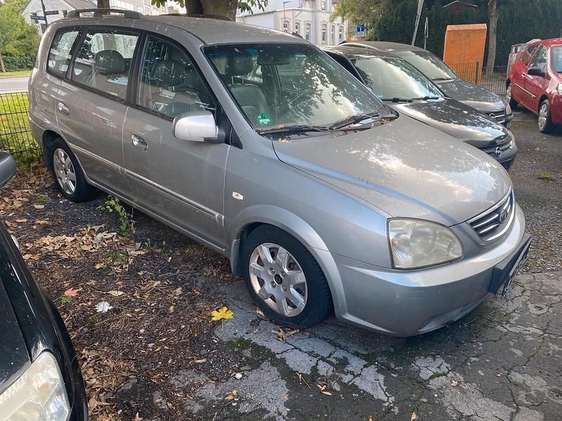 Grau Gebraucht 2002 Kia Carens Van / Kleinbus | 1.500 € - Bild 1/4