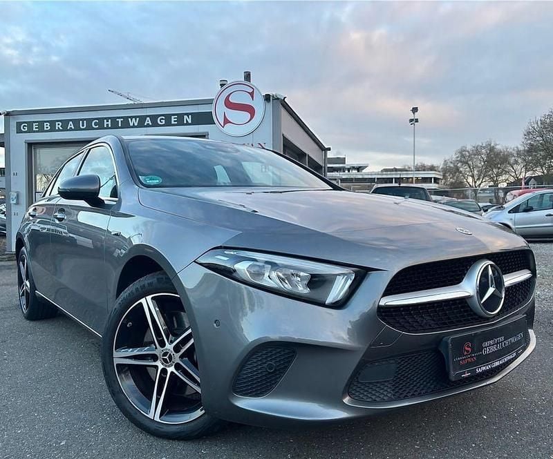 Gebraucht Mercedes A250 Progressive 160 PS (117 kW) 2021 Grau Limousine