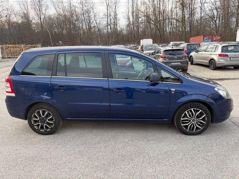 Gebraucht Opel Zafira Edition 140 PS (102 kW) 2010 Blau Van / Kleinbus