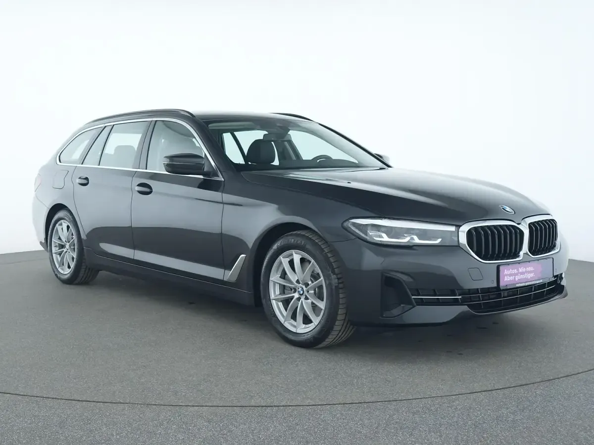 Gebraucht BMW 520 Sport Line 190 PS (139 kW) 2023 Schwarz Limousine