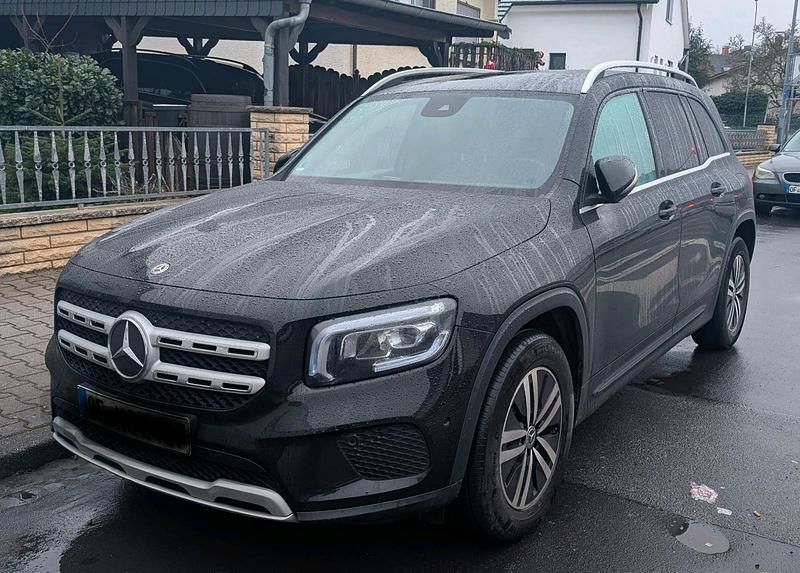 Schwarz Gebraucht 2021 Mercedes GLB200 Style SUV | 29.000 € (Fairer Preis) - Bild 1/3