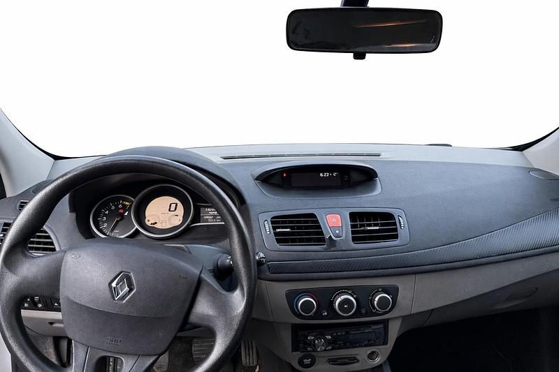 Gebraucht Renault Mégane 110 PS (80 kW) 2011 Weiß Limousine