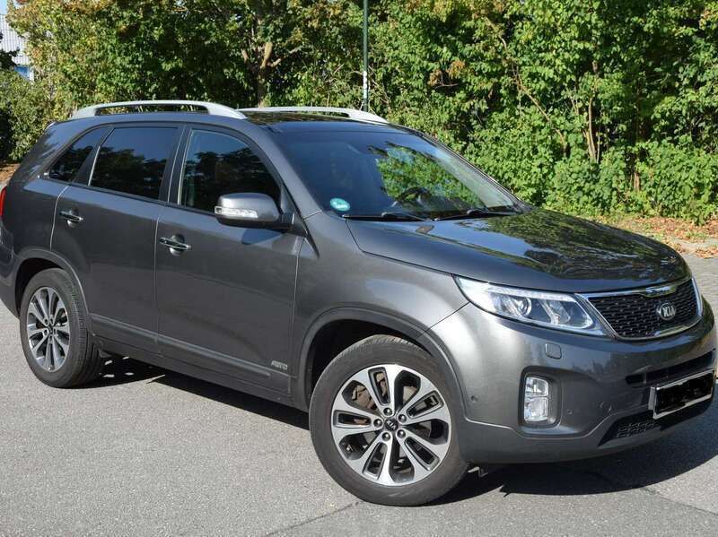 Grau Gebraucht 2013 Kia Sorento 2 SUV | 11.800 € (Fairer Preis) - Bild 1/4