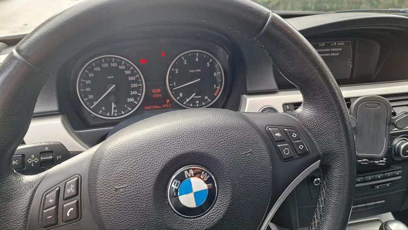 Gebraucht BMW 320 170 PS (125 kW) 2011 Grau Limousine