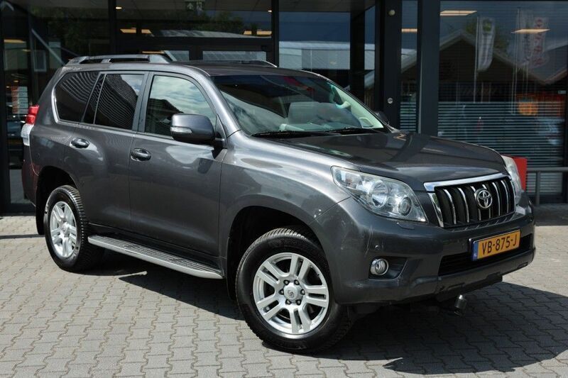 Grau Gebraucht 2012 Toyota Land Cruiser SUV | 24.995 € (Teuer) - Bild 1/4
