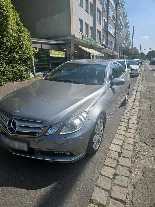 Grau Gebraucht 2009 Mercedes E250 Coupé | 7.000 € (Superpreis) - Bild 1/4