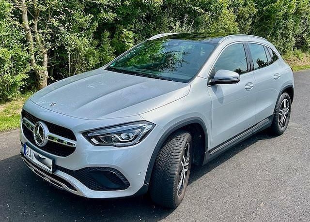 Silber Gebraucht 2021 Mercedes GLA200 Edition SUV | 30.950 € (Guter Preis) - Bild 1/4