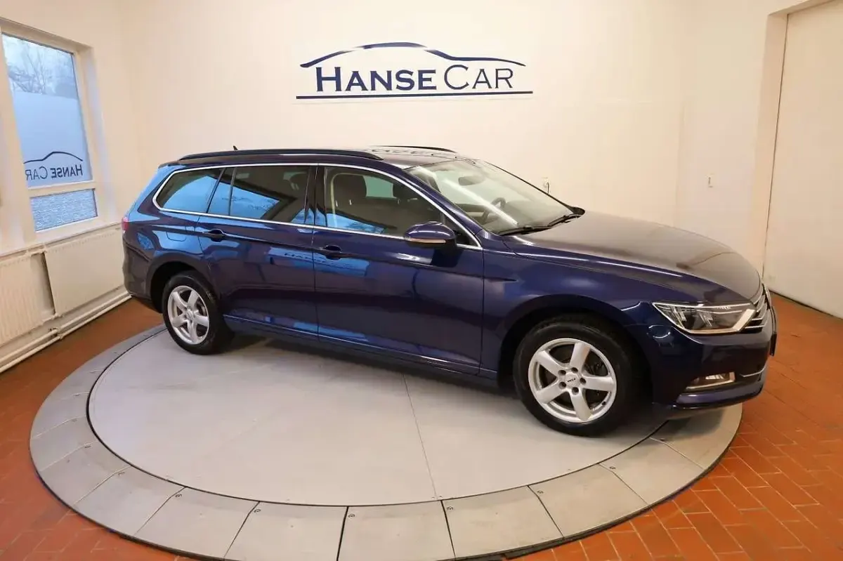 Gebraucht VW Passat R 150 PS (110 kW) 2018 Blau Kombi