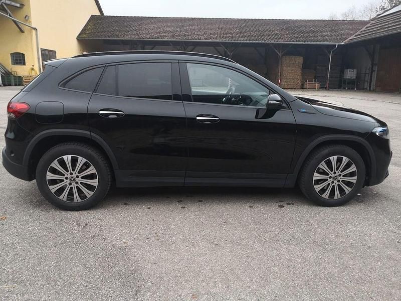 Gebraucht Mercedes EQA250 AMG line 139 kW (190 PS) 2021 Schwarz SUV
