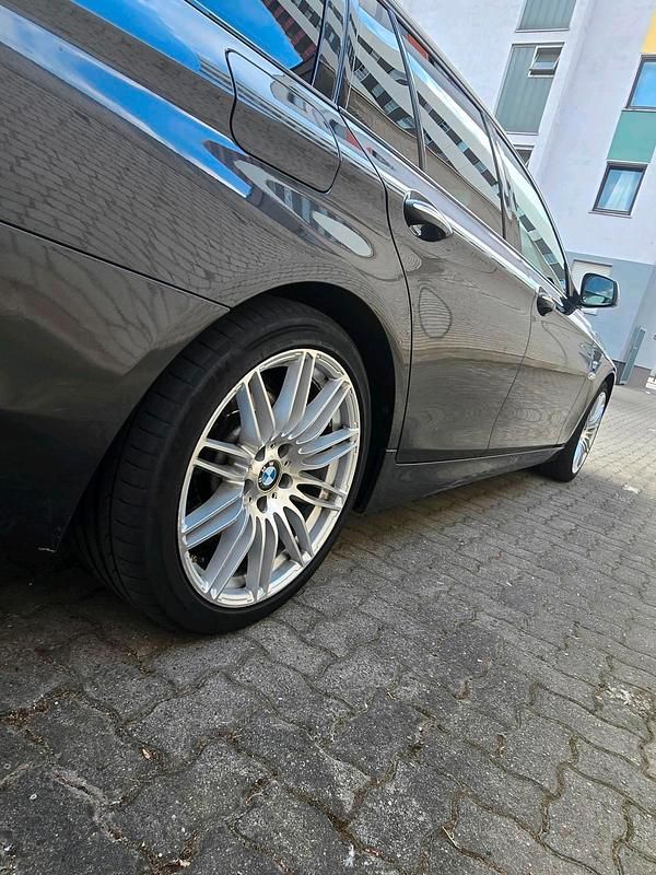 Gebraucht BMW 525 218 PS (160 kW) 2012 Grau Kombi