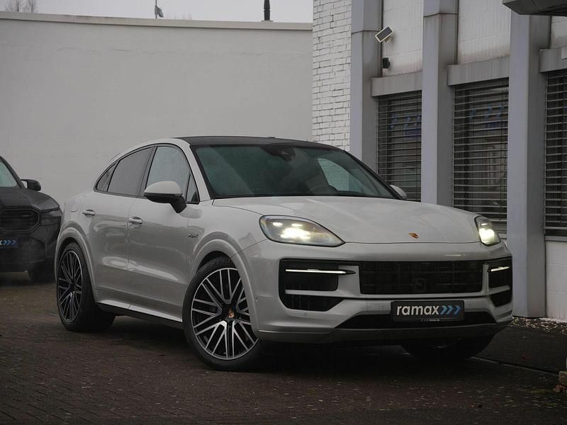 Gebraucht Porsche Cayenne 470 PS (345 kW) 2024 Kreide SUV