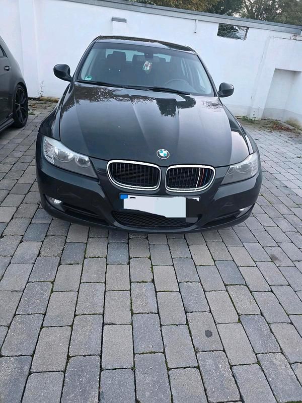 Schwarz Gebraucht 2010 BMW 318 Limousine | 3.000 € (Superpreis) - Bild 1/4