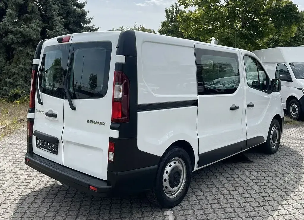 Gebraucht Renault Trafic 145 PS (106 kW) 2021 Weiß Van / Kleinbus