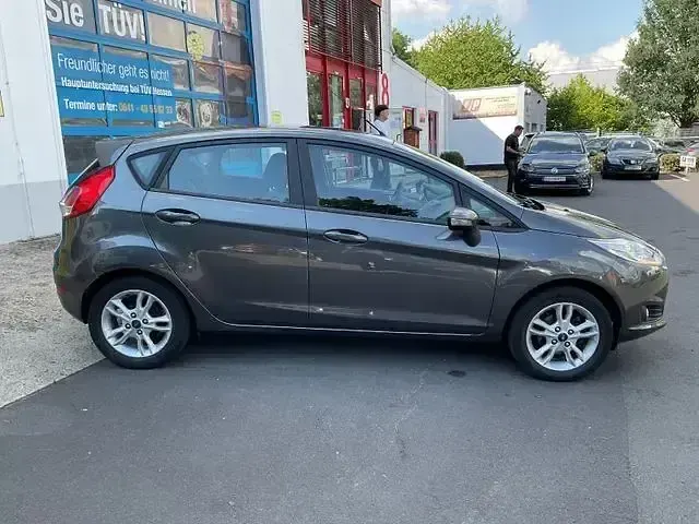 Gebraucht Ford Fiesta Trend 198 PS (145 kW) 2016 Grau Kleinwagen