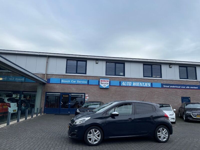 Grau Gebraucht 2019 Peugeot 208 Signature Sky Kleinwagen | 7.250 € (Fairer Preis) - Bild 1/4