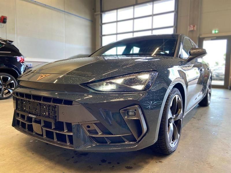 Blau Gebraucht 2025 Cupra Leon Limousine | 28.900 € (Guter Preis) - Bild 1/4