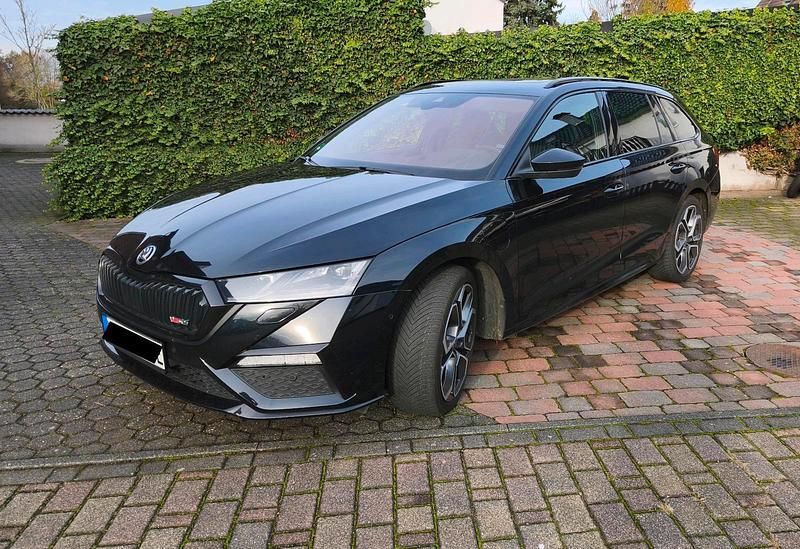 Schwarz Gebraucht 2021 Skoda Octavia RS Kombi | 29.250 € (Etwas zu teuer) - Bild 1/4