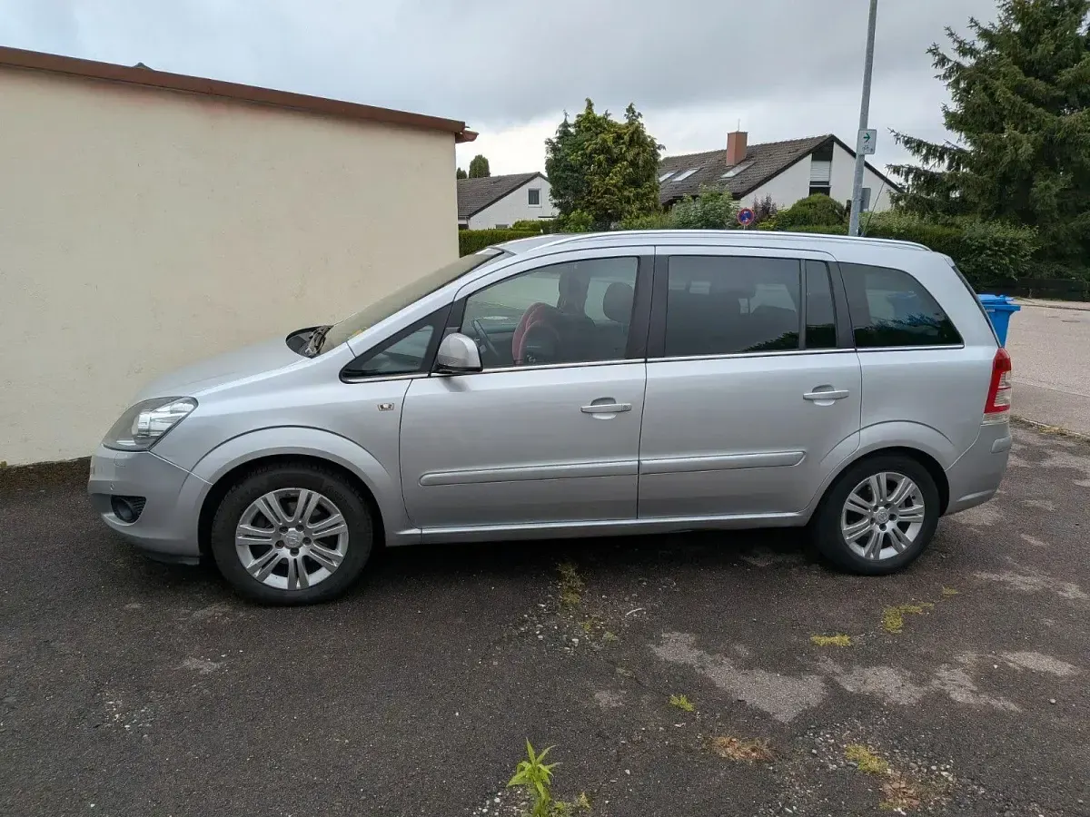 Gebraucht Opel Zafira Family 140 PS (102 kW) 2013 Silber Van / Kleinbus